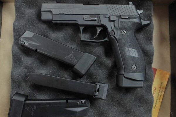 Sig Sauer P226 Tactical Operations 40 S&W Police Trades with 4 Mags